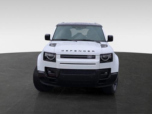 Fuji White 2026 Land Rover Defender P400 X-Dynamic SE