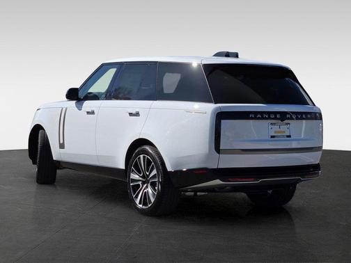 Fuji White 2026 Land Rover Range Rover P400 SE