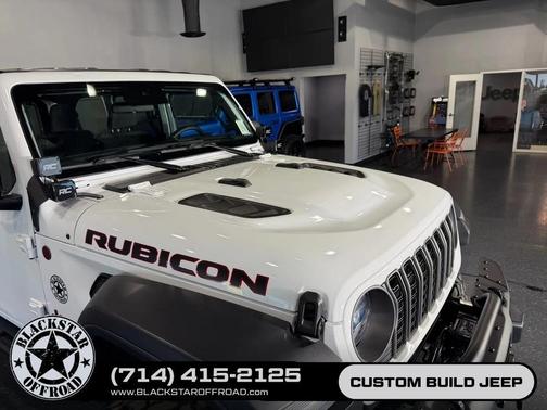 Bright White Clearcoat 2025 Jeep Wrangler Rubicon