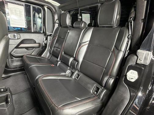 Black Clearcoat 2024 Jeep Gladiator Rubicon