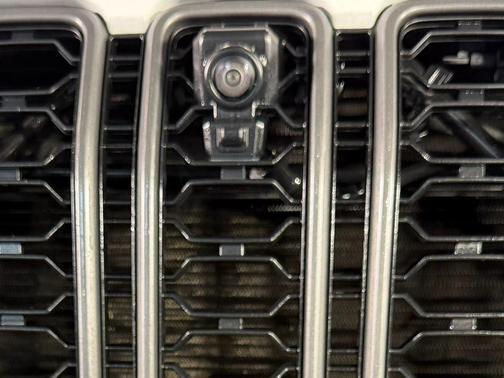 Bright White Clearcoat 2025 Jeep Gladiator Rubicon