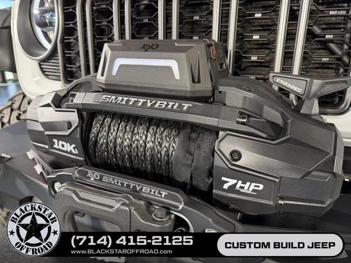 Bright White Clearcoat 2025 Jeep Wrangler Rubicon