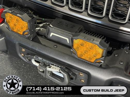 Granite Crystal Metallic Clearcoat 2025 Jeep Wrangler Rubicon