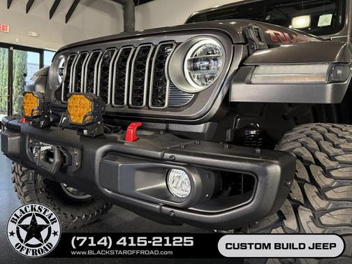 Granite Crystal Metallic Clearcoat 2025 Jeep Wrangler Rubicon