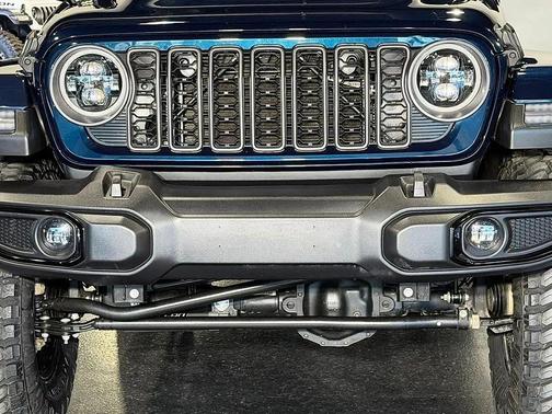 Fathom Blue Pearlcoat 2025 Jeep Gladiator Nighthawk