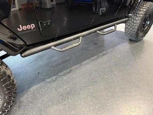 Black Clearcoat 2022 Jeep Gladiator Rubicon