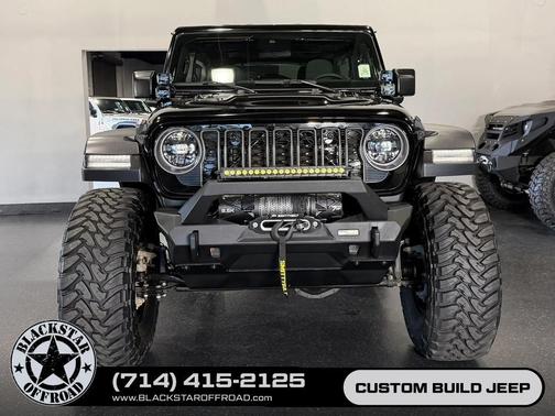Black Clearcoat 2025 Jeep Wrangler Rubicon