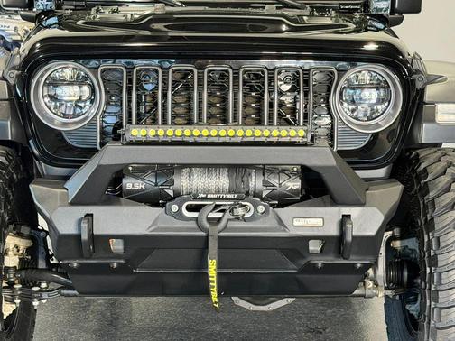 Black Clearcoat 2025 Jeep Wrangler Rubicon