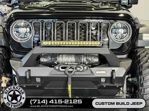 Black Clearcoat 2025 Jeep Wrangler Rubicon
