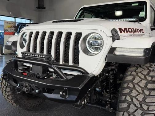 Bright White Clearcoat 2021 Jeep Gladiator Mojave 4X4