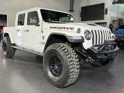Bright White Clearcoat 2021 Jeep Gladiator Mojave 4X4