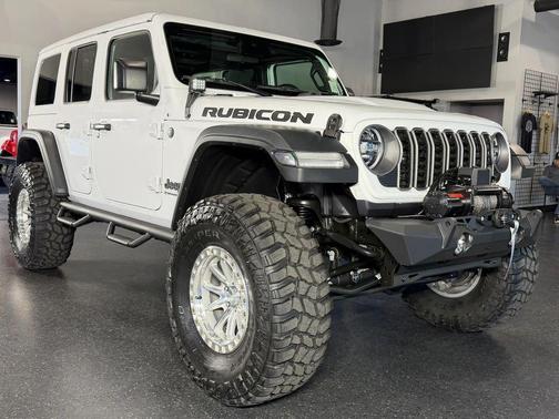 Bright White Clearcoat 2025 Jeep Wrangler Rubicon