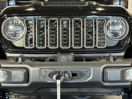 Black Clearcoat 2024 Jeep Gladiator Mojave X