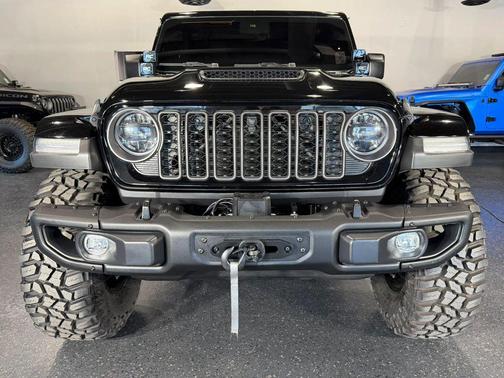 Black Clearcoat 2024 Jeep Gladiator Mojave X