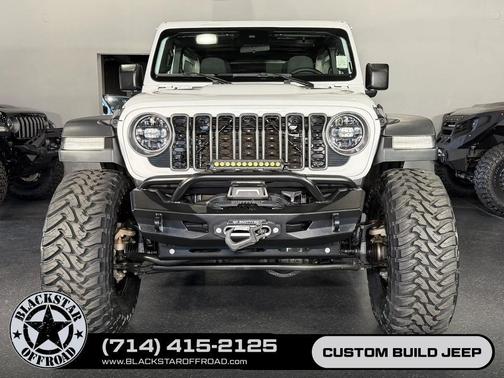 Bright White Clearcoat 2025 Jeep Wrangler Rubicon
