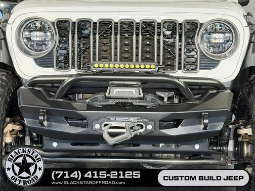 Bright White Clearcoat 2025 Jeep Wrangler Rubicon