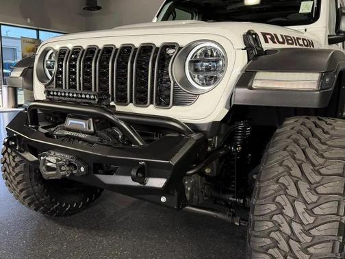 Bright White Clearcoat 2025 Jeep Wrangler Rubicon
