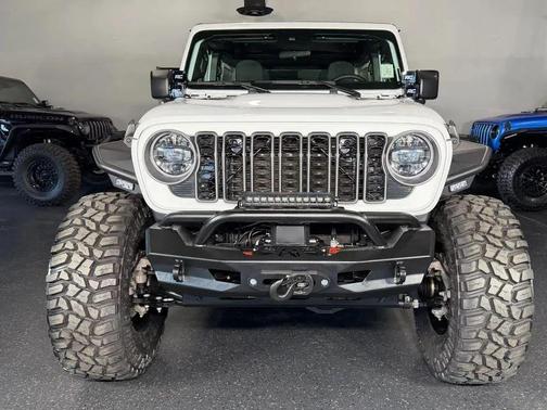 Bright White Clearcoat 2025 Jeep Wrangler Rubicon