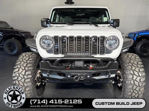 Bright White Clearcoat 2025 Jeep Wrangler Rubicon