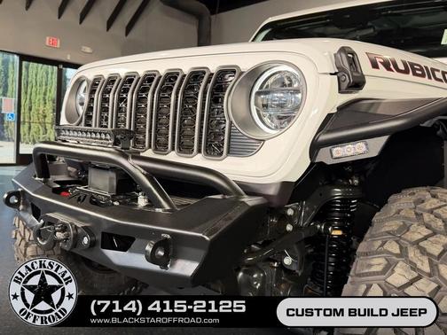 Bright White Clearcoat 2025 Jeep Wrangler Rubicon