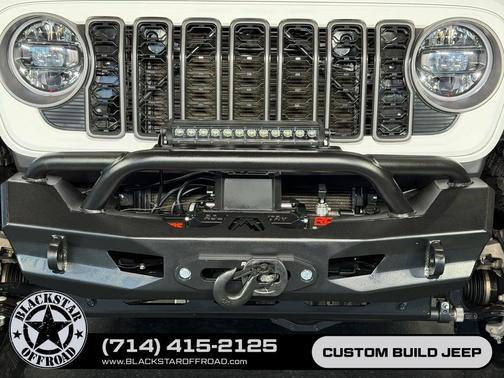 Bright White Clearcoat 2025 Jeep Wrangler Rubicon