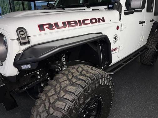 Bright White Clearcoat 2025 Jeep Wrangler Rubicon