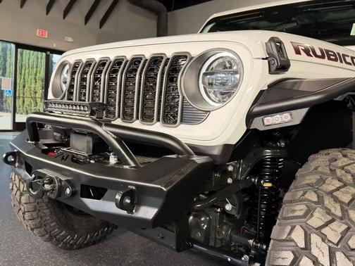 Bright White Clearcoat 2025 Jeep Wrangler Rubicon