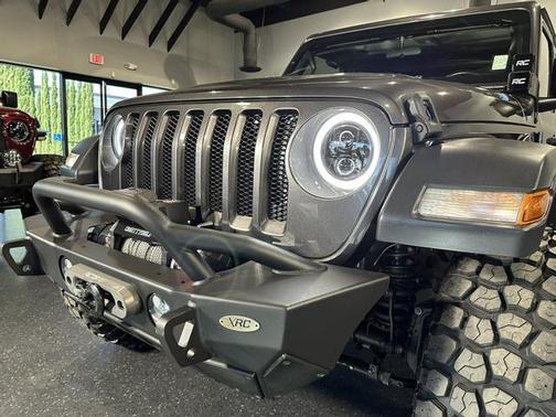 Photo 5 of 31 of 2018 Jeep Wrangler Unlimited Sport