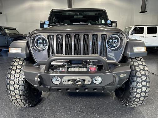 Photo 4 of 31 of 2018 Jeep Wrangler Unlimited Sport