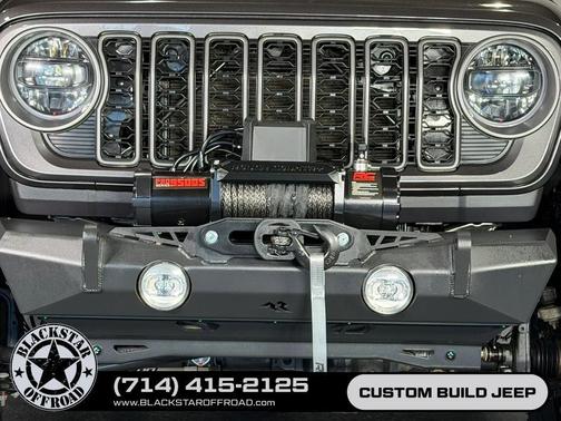 Granite Crystal Metallic Clearcoat 2025 Jeep Wrangler Rubicon