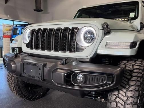 Earl Clearcoat 2024 Jeep Wrangler 4xe Sport S