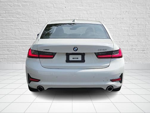 2022 BMW 330 i xDrive