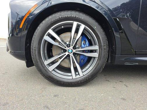Carbon Black Metallic 2027 BMW X7 xDrive40i
