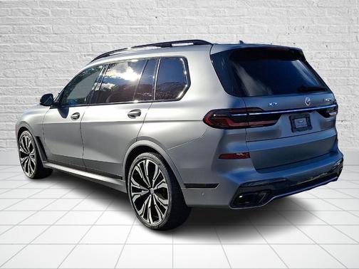 2023 BMW X7 M60i