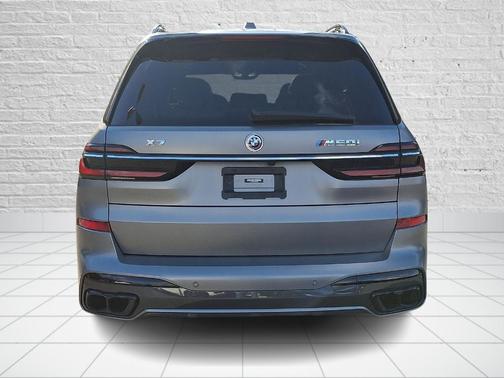 2023 BMW X7 M60i