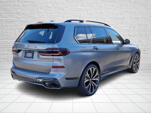 2023 BMW X7 M60i