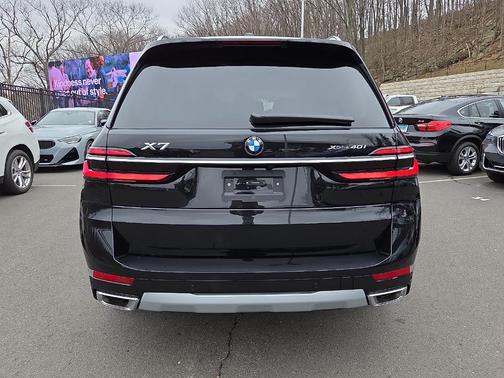 Black Sapphire Metallic 2026 BMW X7 xDrive40i