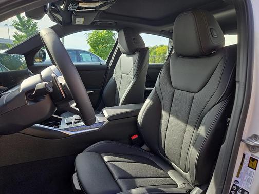 2025 BMW 330 i xDrive