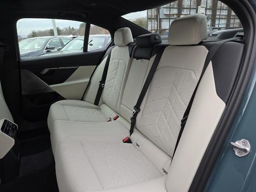 2025 BMW 530 i xDrive