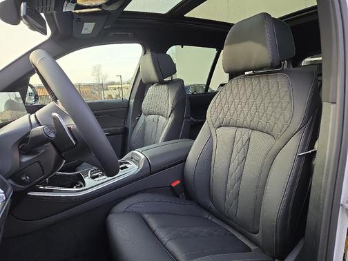 Alpine White 2026 BMW X5 M60i