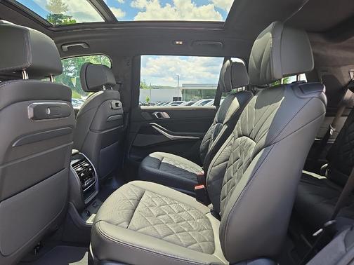 Gray Metallic 2027 BMW X7 xDrive40i