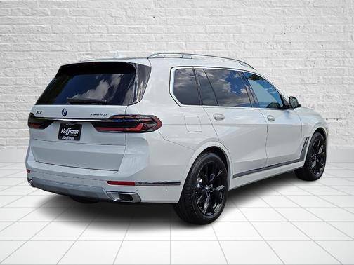 Alpine White 2027 BMW X7 xDrive40i