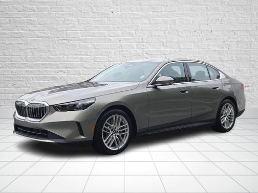 Gray Metallic 2025 BMW 530 i xDrive