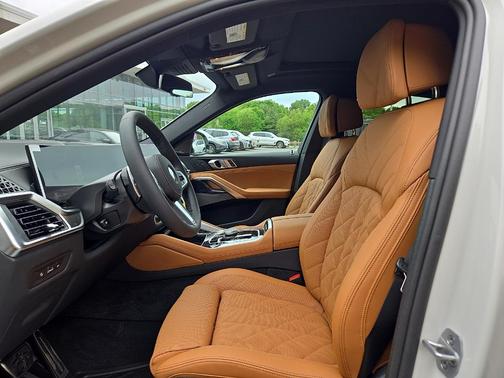 Alpine White 2027 BMW X6 xDrive40i