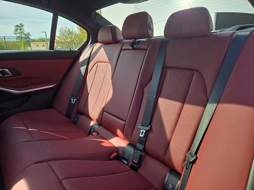 2025 BMW 330 i xDrive