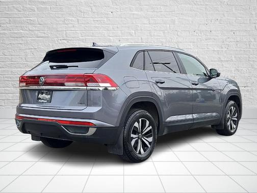 Platinum Gray Metallic 2024 Volkswagen Atlas Cross Sport 2.0T SE
