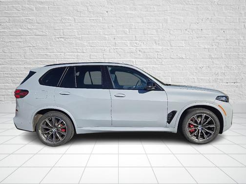 2024 BMW X5 M60i