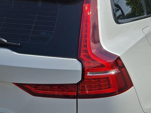 2020 Volvo V60 T5 R-Design