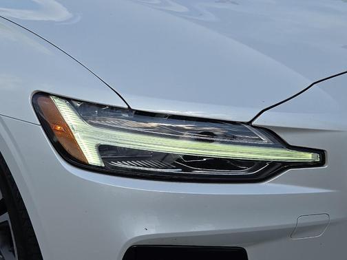2020 Volvo V60 T5 R-Design