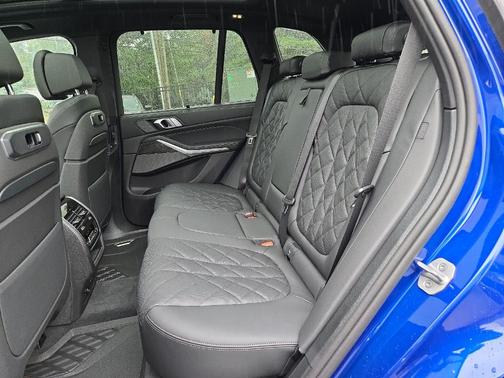 2025 BMW X5 M60i